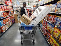 Wal-Mart takes fight to Amazon with discounts for online orders