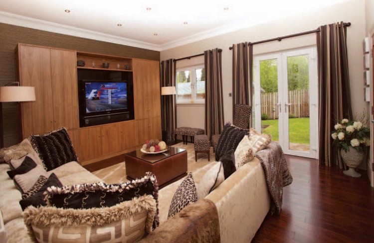 A história de Michelle Mone, a magnata da lingerie