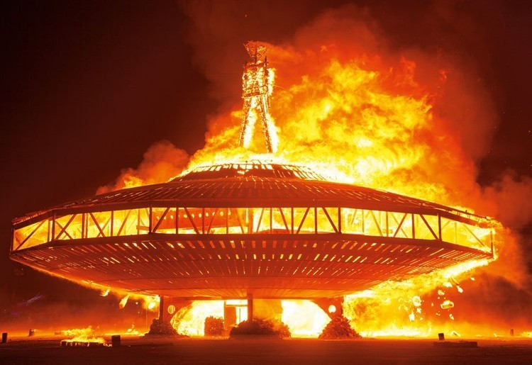 كيف يحترق Burning Man