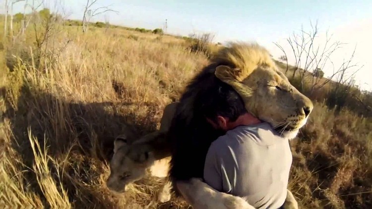 CEO da GoPro cumpre promessa e torna um amigo multimilionário