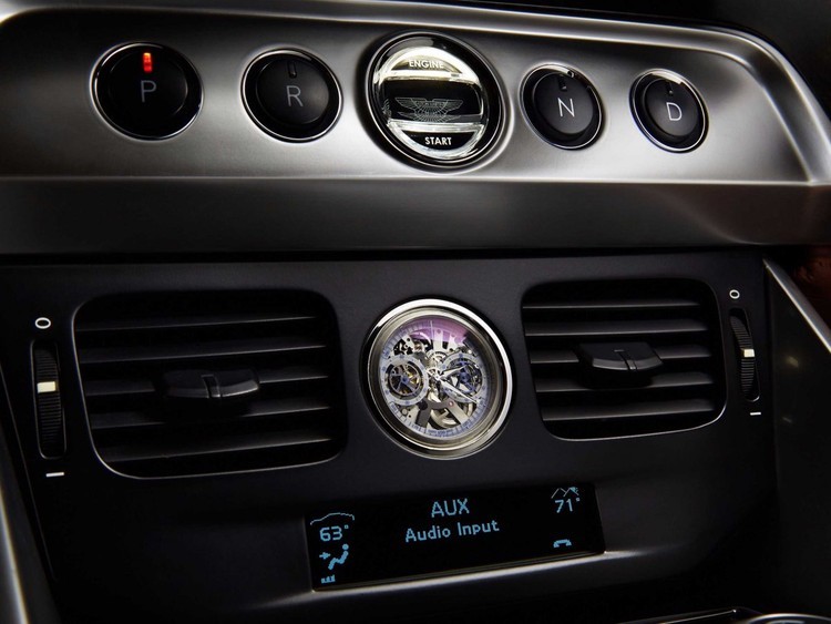 صاعقة من Aston Martin