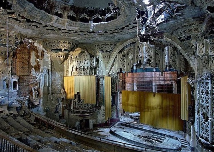 جماعة ديترويت ضد اللاعبين الجدد