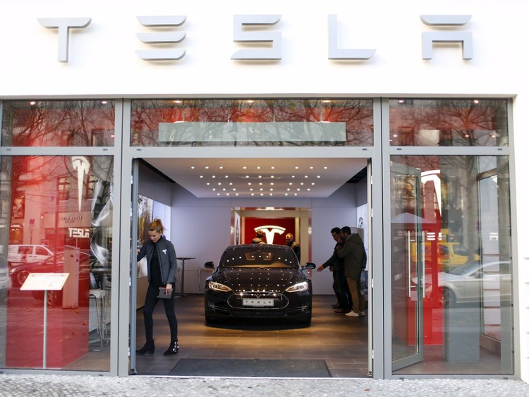 كل ما نعرفه عن سيارة الكروسوفر الغامضة Tesla Model Y