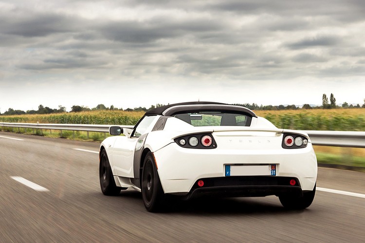 تحديث السيارات الكهربائية  Tesla Roadster