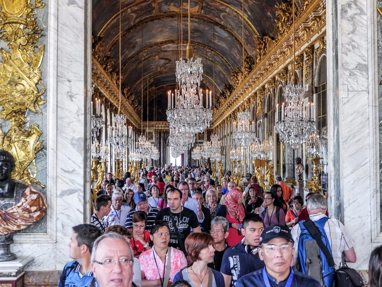 22 Fotografias que mostram a realidade ao redor de locais turísticos