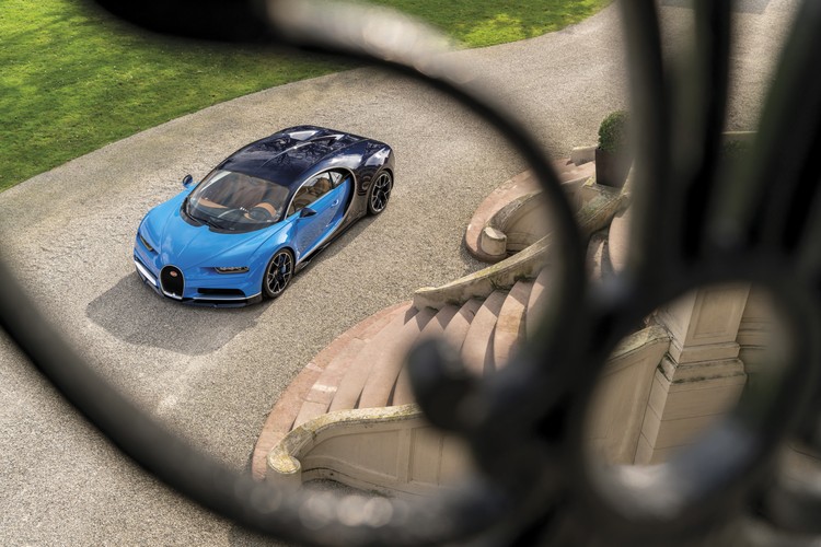 Arriva Chiron, la Bugatti dei record