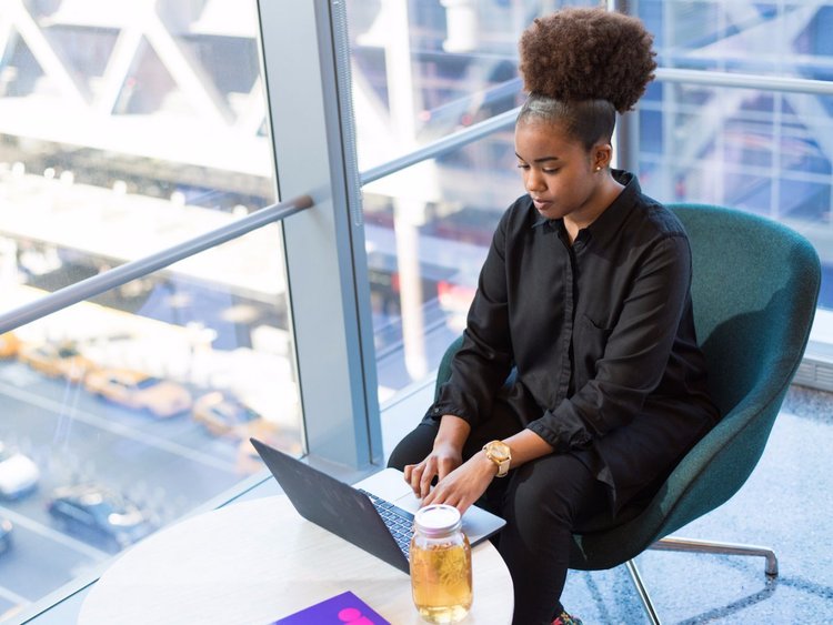 Cómo administrar tu dinero cuando tienes 30 años