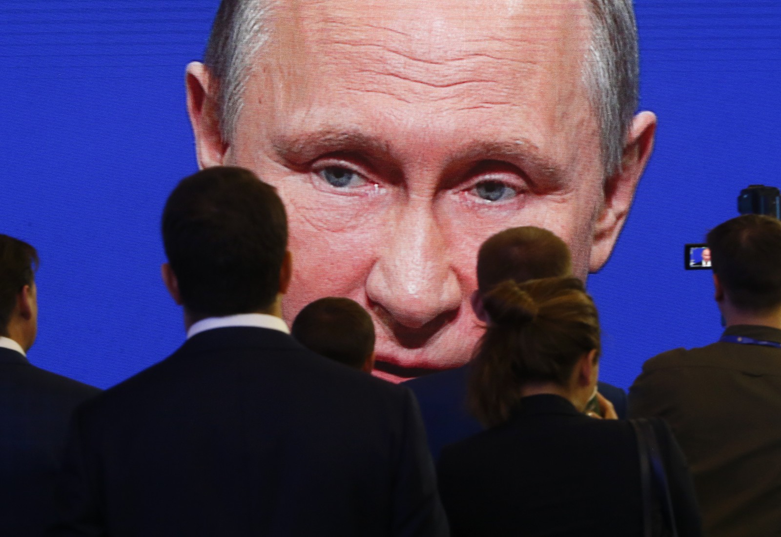 Фото дня: Путин выступил перед участниками ПМЭФ-2017