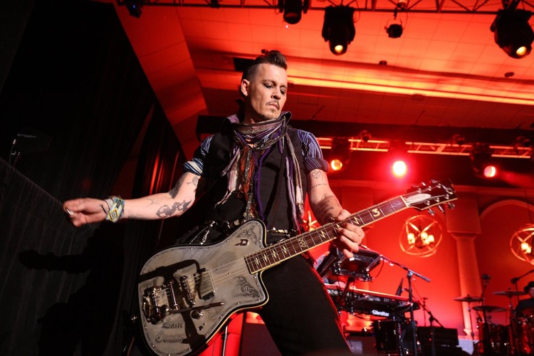 Cómo vivir con 2 millones de dólares al mes: aprenda de Johnny Depp