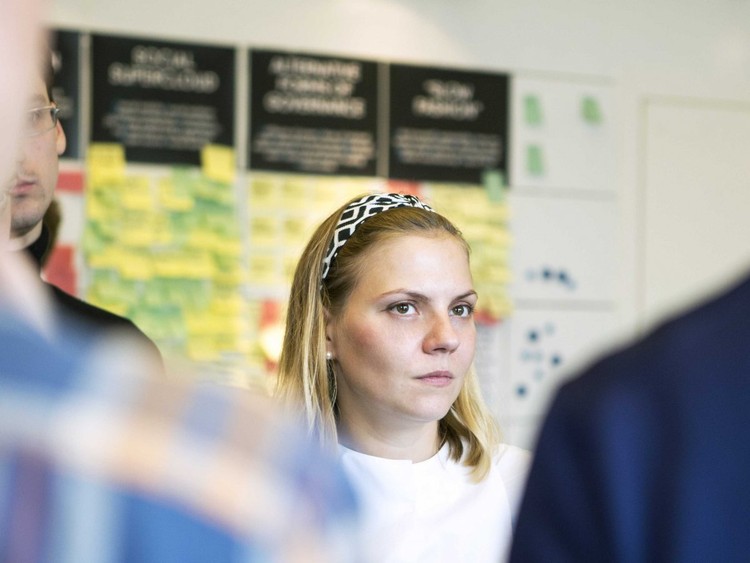 9 cose che le persone pensano di te pochi secondi dopo averti incontrato