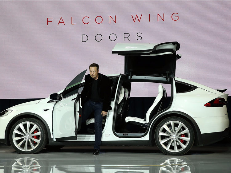 كل ما نعرفه عن سيارة الكروسوفر الغامضة Tesla Model Y