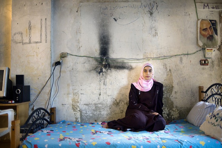 غرف الفتيات في الشرق والغرب