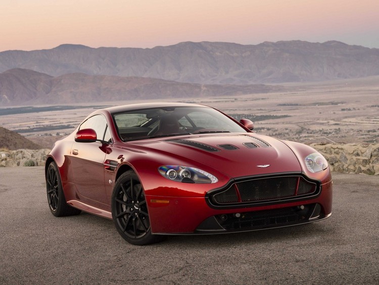 صاعقة من Aston Martin