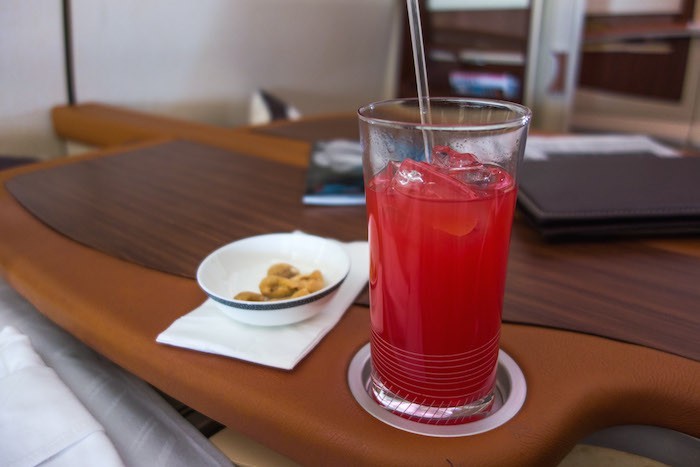 ماذا يعني أن تطير بالخطوط الجوية السنغافورية في الدرجة الأولى بكلفة 18000 دولار