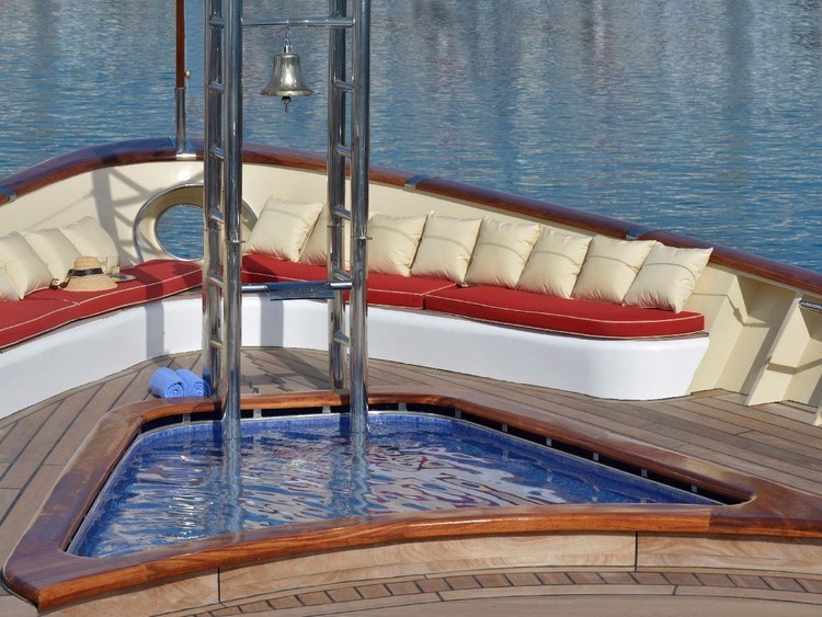 Conheça um navio espião soviético