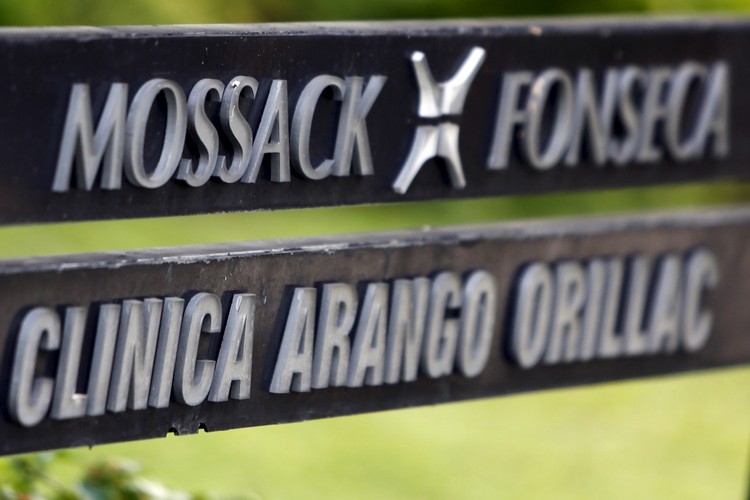 Cameron admite que participó en una empresa de Panamá
