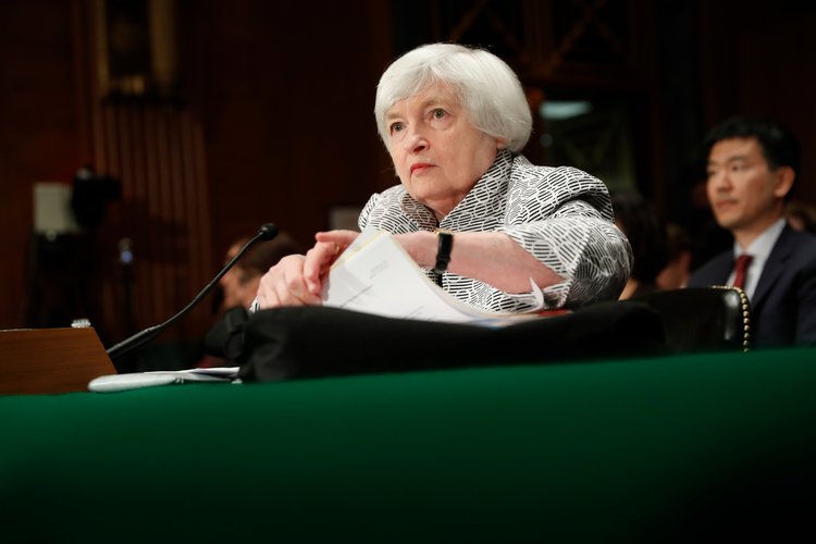 Fitch sugli Npl: “Forse saranno necessari nuovi aumenti di capitale e fusioni per le banche italiane”