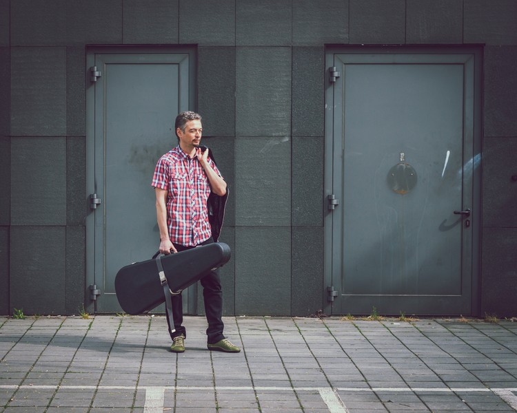 Menos hablar y más actuar