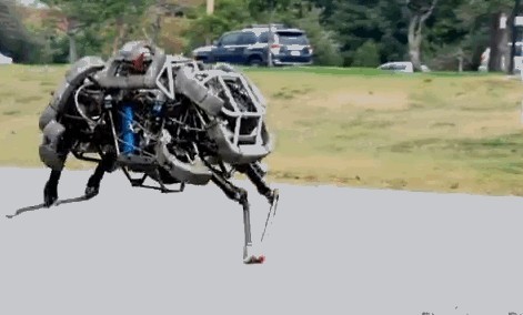  Boston Dynamics الروبوتات بأربعة أرجل