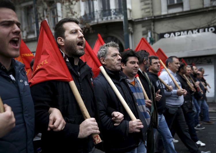 FOTOS: protestos massivos em Atenas