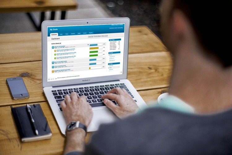 Cómo trabajar a tiempo completo y administrar tu negocio