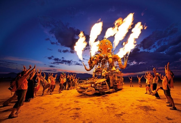 كيف يحترق Burning Man