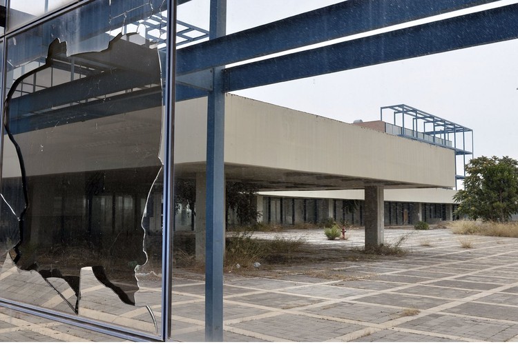 أنقاض دورة الألعاب الأولمبية في أثينا عام 2004