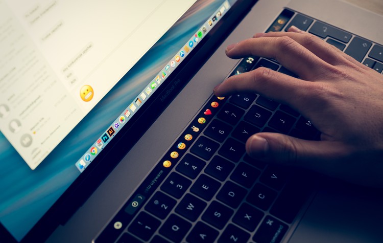 Europa y EE. UU. discuten sobre la prohibición de portátiles en los vuelos desde Europa