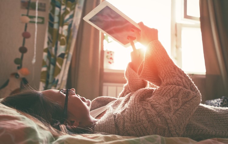 Cómo resolver tus problemas mientras estás medio dormido según la ciencia