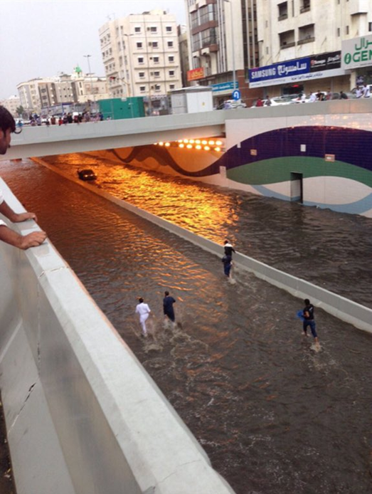 جدة تغرق. تقرير مصور