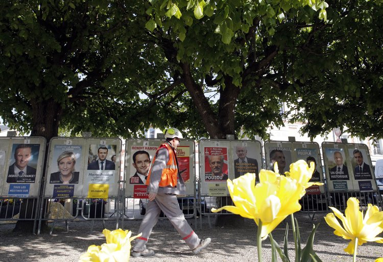Matan a un policía y otros dos resultan heridos en un ataque en los Campos Elíseos de París