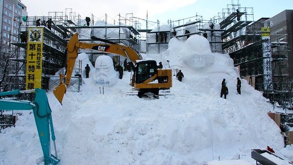 Militares japoneses fazem esculturas de gelo inspiradas em Star Wars