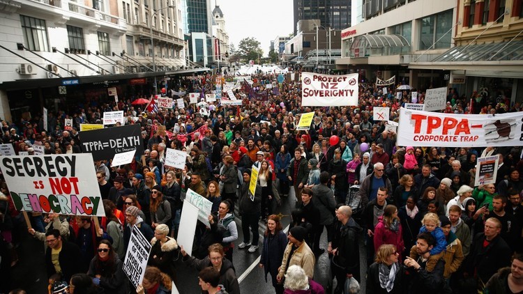 Tpp, la firma dei 12 paesi