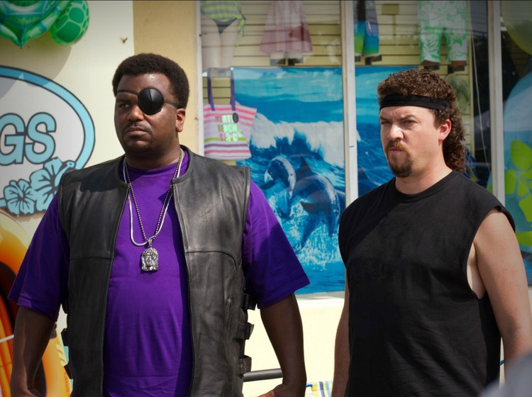 19 cosas que los hombres deberían sacar de su armario y quemar