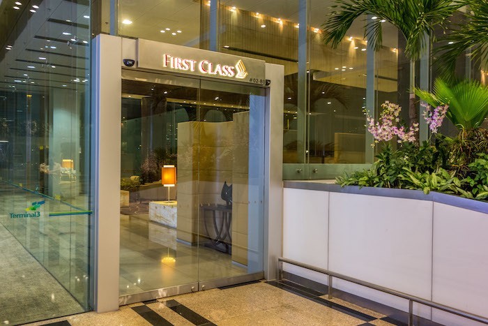 ماذا يعني أن تطير بالخطوط الجوية السنغافورية في الدرجة الأولى بكلفة 18000 دولار