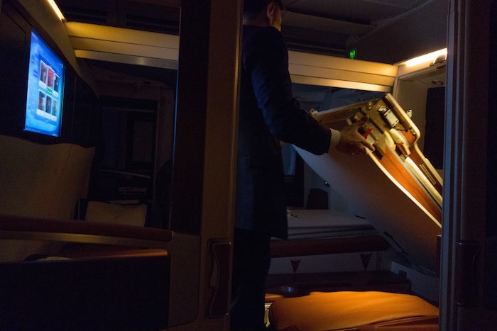 ماذا يعني أن تطير بالخطوط الجوية السنغافورية في الدرجة الأولى بكلفة 18000 دولار