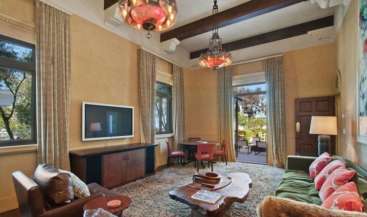 منزل أحلام صاحب سيارة تسلا