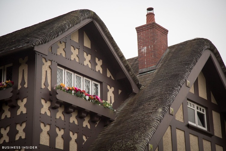 Cómo una pareja de inmigrantes ha comprado las calles de los políticos más ricos de California