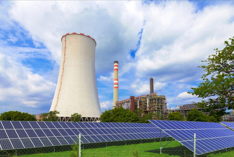 لماذا لن يكون على إيلون ماسك منافسة Shell وExxon