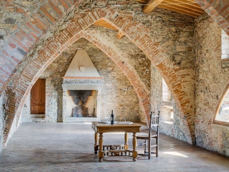 Quer comprar um castelo em Itália?