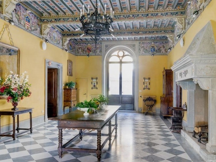 Quer comprar um castelo em Itália?