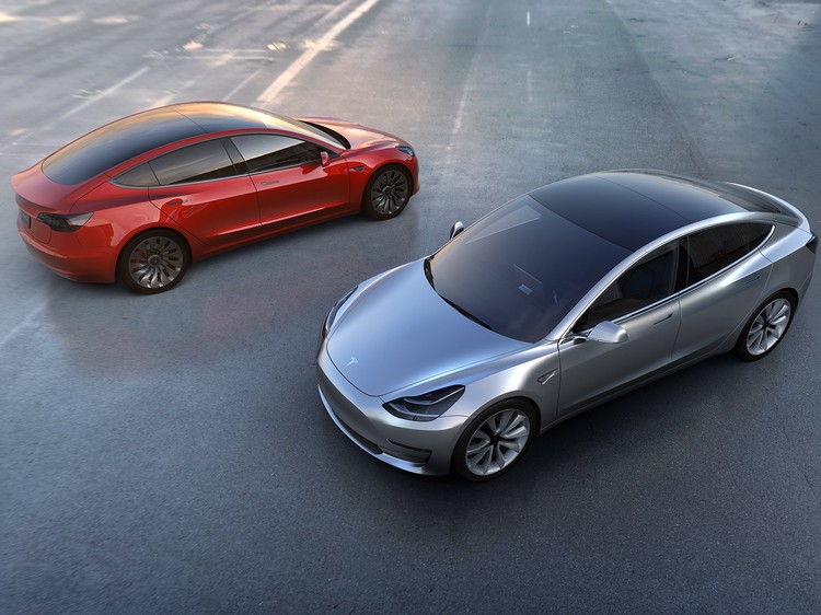 Tesla ha presentato la Model 3