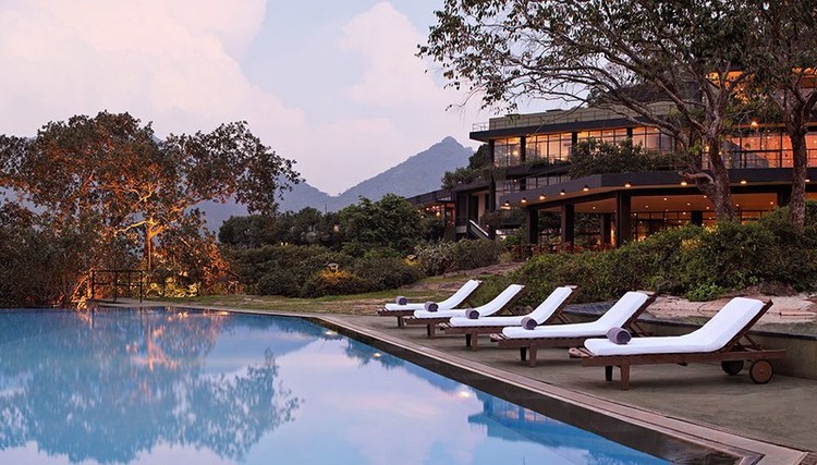 Las 11 piscinas más espectaculares para disfrutar este verano