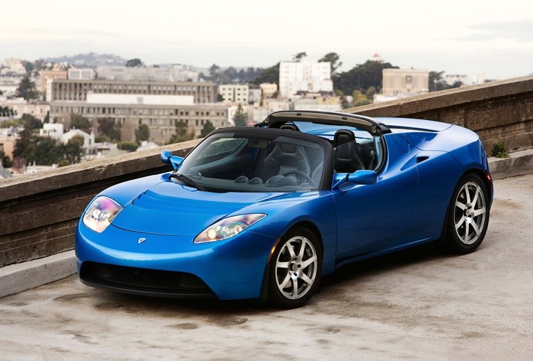 Al volante di una Tesla