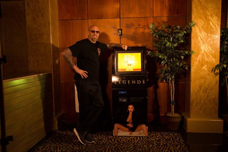 من الكنيسة إلى النادي الرجالي: ثمانية أكثر الأماكن غرابة حيث يقبلون البيتكوين