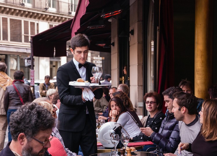 Cómo tratas a los camareros puede decir mucho sobre ti