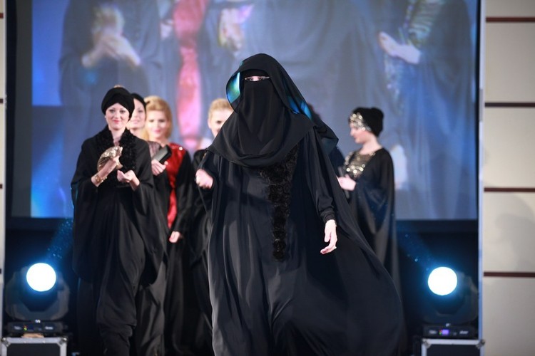 النسوة العربيات في الأعمال