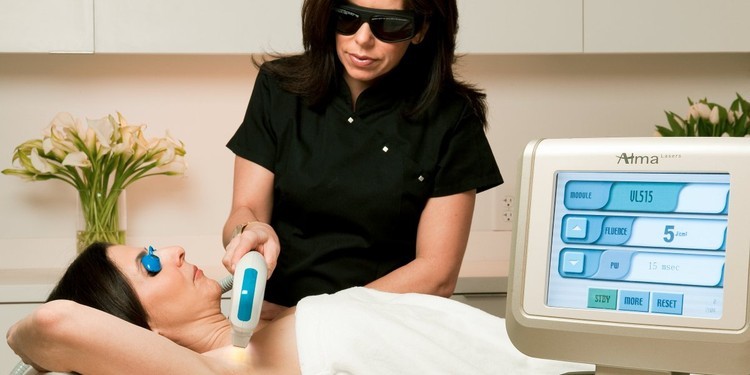 ما تحصل عليه ملكة جمال العالم بالإضافة إلى تاجها