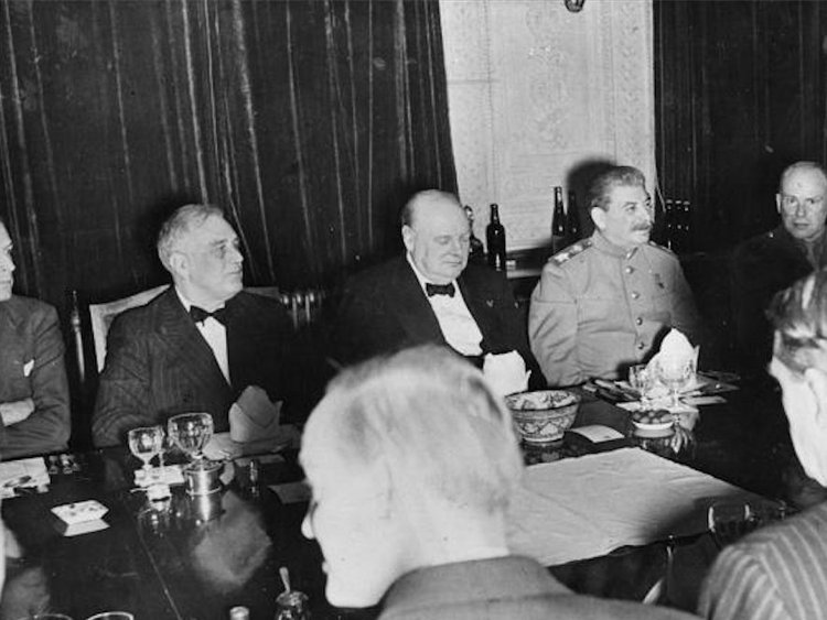 سلطة لموسوليني.. ما الطبق المفضل لدى مستبدي القرن الـ20