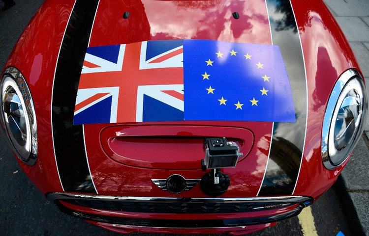 Dos muertos y 10 desaparecidos en el derrumbe de un edificio en Tenerife